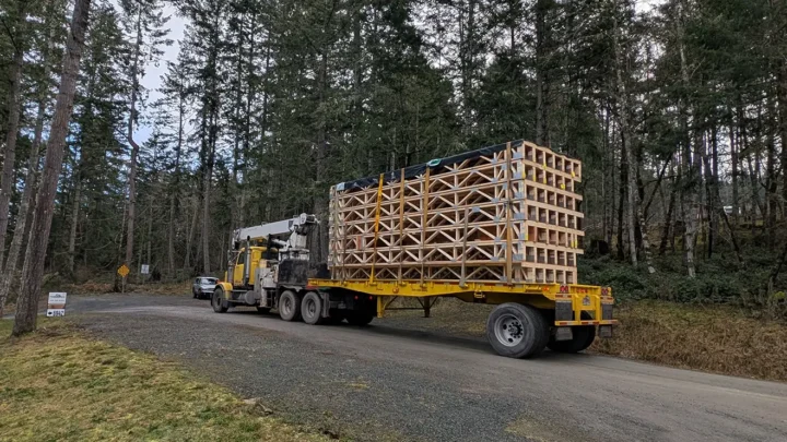 Floor system on truck